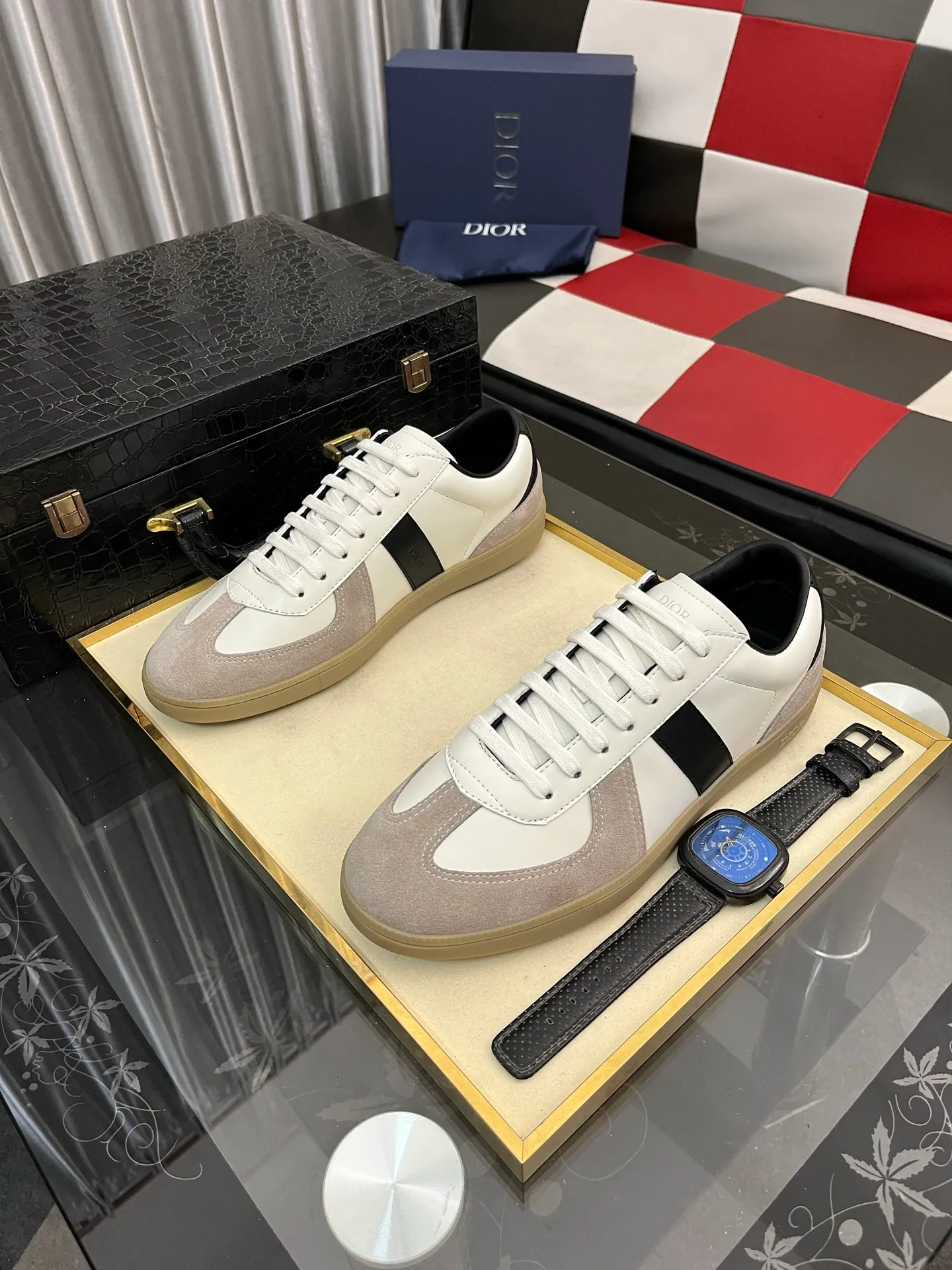 Men's shoes 💰380⌚️⌚️ 【Dior*DIAO】original quality.~ Unique modern style sneakers. 🏃A must-have casual shoe for trendy men😍😍 Original brand imported from Italy, imported original leather, sheep lining (refuses to discolor and grind feet) Sole: Original sole provided by the original factory, French lazy style design ⚠️Fit to the feet, original quality, super comfortable original sole. Code number: 38-448️⃣Colors available